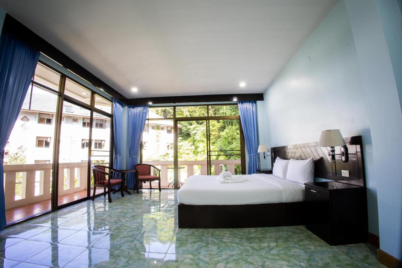 Готель Riviera Patong Екстер'єр фото