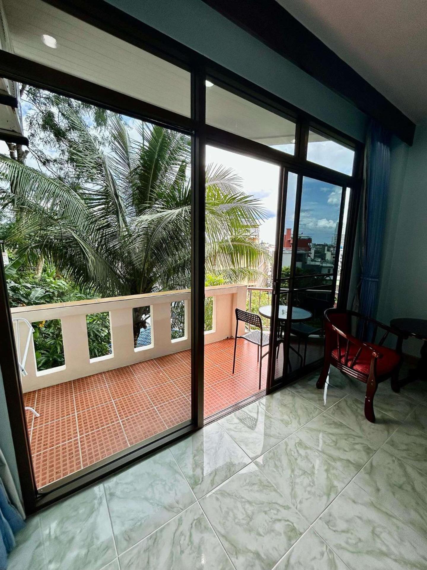 Готель Riviera Patong Екстер'єр фото